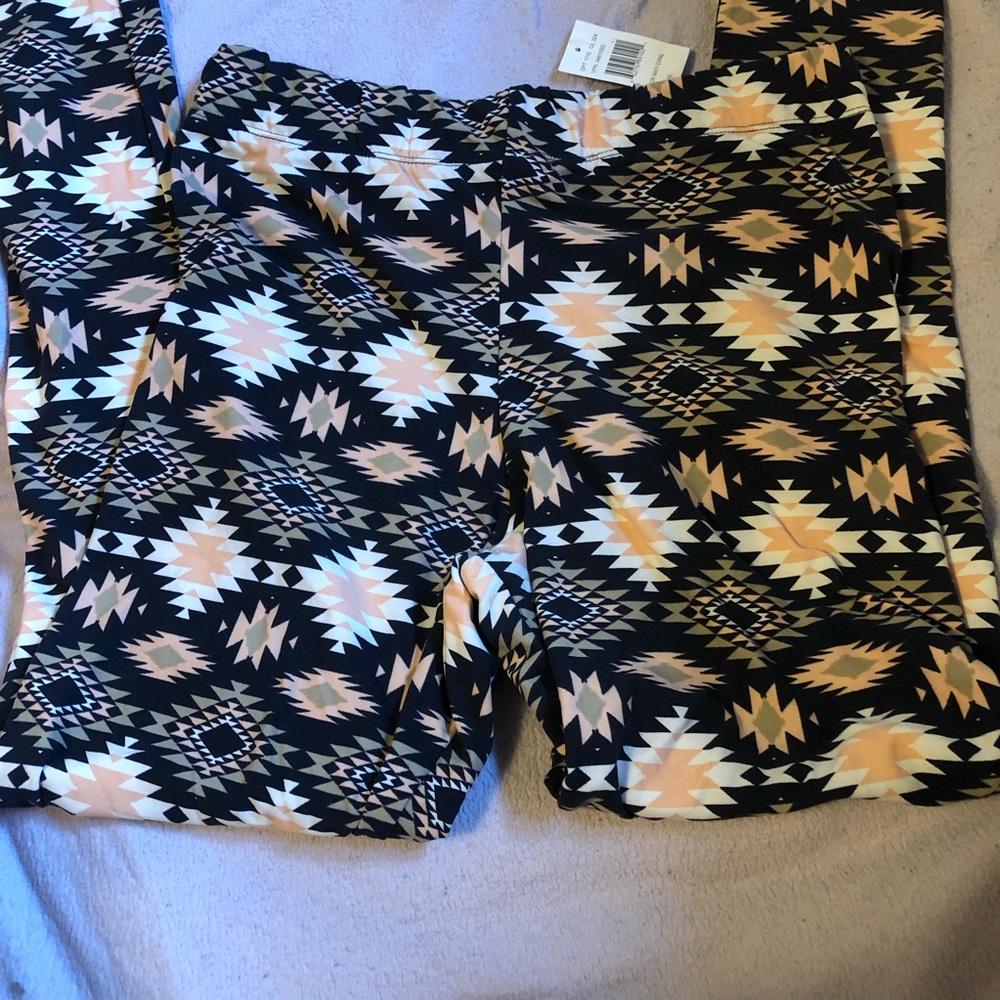 NWT Patterned leggings - Picture 2 of 4